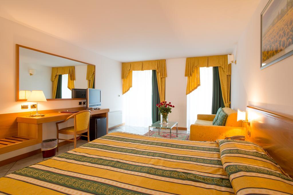 Hotel Capri Bardolino 3S Habitación foto